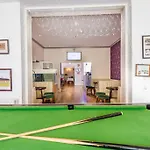 Uk Travel & Hospitality Ltd Ta Canberra Hotel